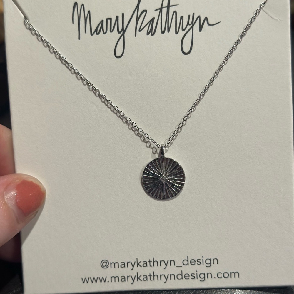 NWT Silver Starburst Pendant Necklace - Picture 3 of 5